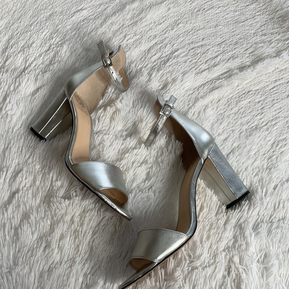 VINCE CAMUTO Pewter Metallic Napa Ankle Strap Open Toe Sandal Size 10
